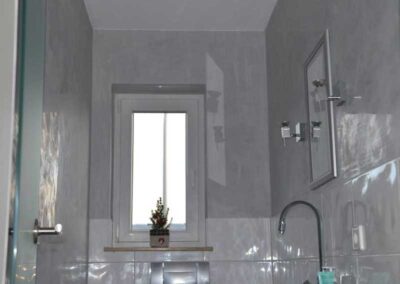 Moderne Badezimmergestaltung - Raumdesign und Konzept vom Maler